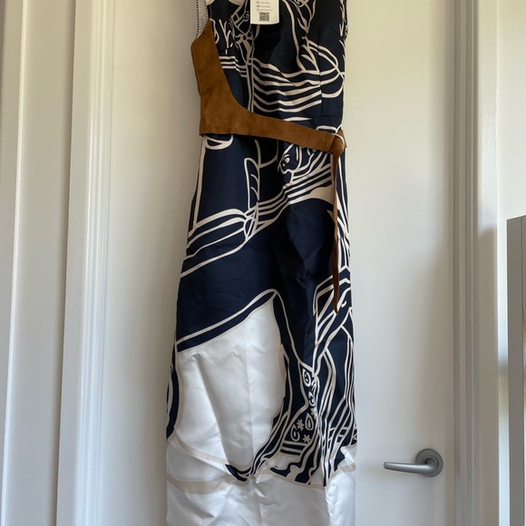 🎈🧨💗Host Pick ☄️🧨 White and Navy Horse-Belt -accent Midi dress - Picture 5 of 8
